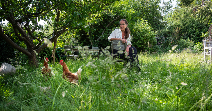 Signe Wenneberg i haven